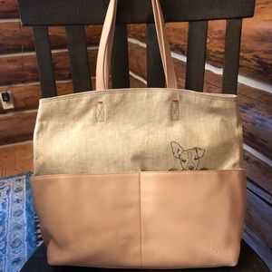 Ellen DeGeneres Henlee Dog Tote bag